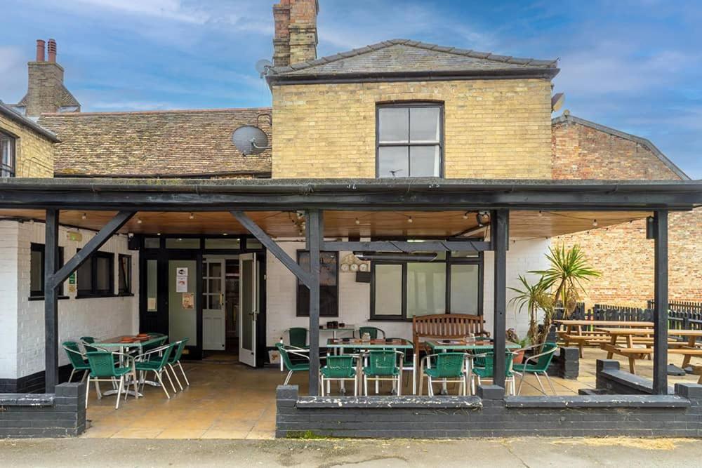 The George Hotel Chatteris Екстериор снимка